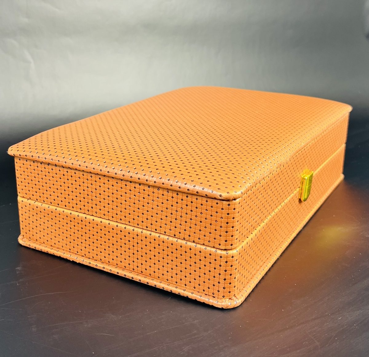 ⁦باكس جلدي 2 برليان مع إبريق⁩ - الصورة ⁦4⁩