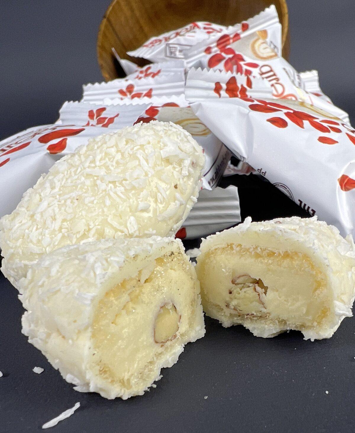 ⁦شوكولاتة أَجيب بِجَوزِ الهند وَاللَوز⁩ - الصورة ⁦3⁩