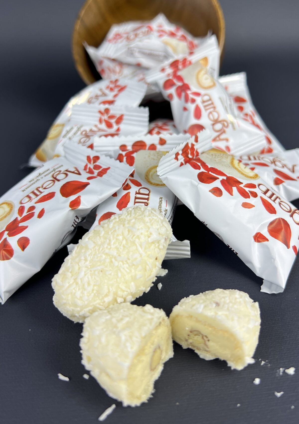 ⁦شوكولاتة أَجيب بِجَوزِ الهند وَاللَوز⁩ - الصورة ⁦4⁩