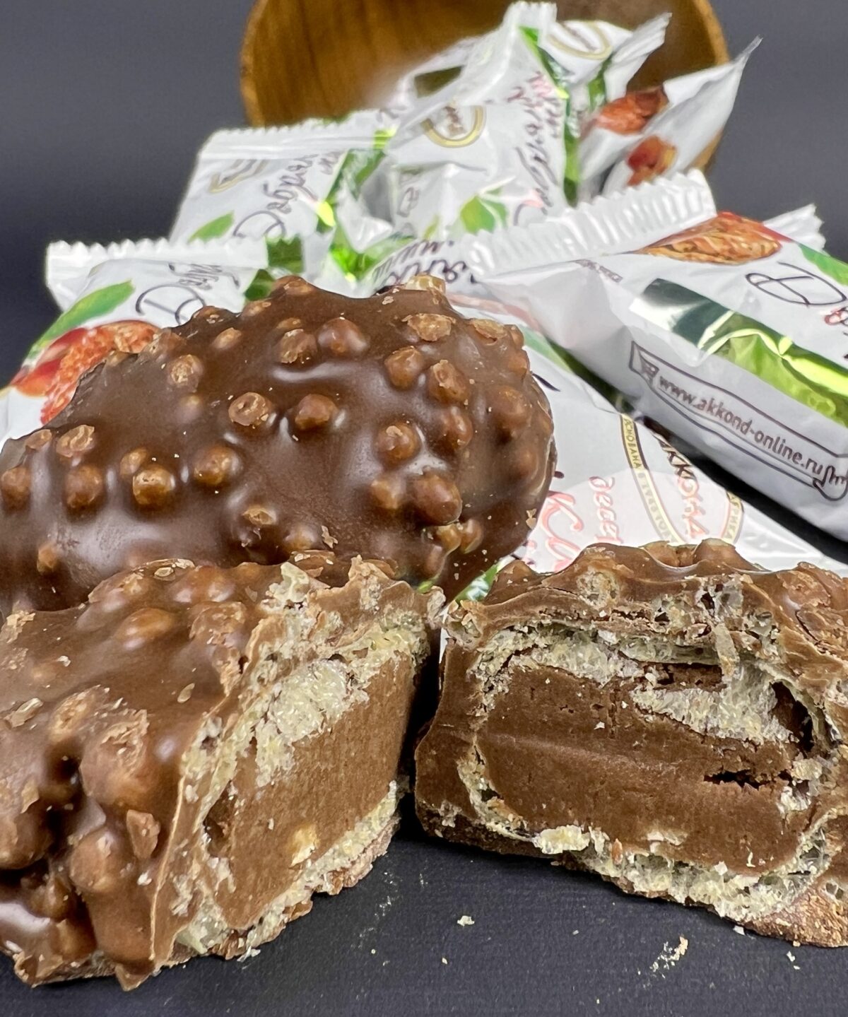 ⁦شوكولاتة بِكريمة الكاكاو وَالبُندق⁩ - الصورة ⁦2⁩