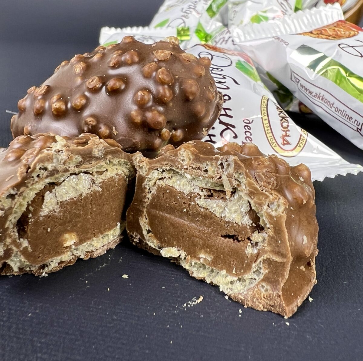 ⁦شوكولاتة بِكريمة الكاكاو وَالبُندق⁩ - الصورة ⁦3⁩