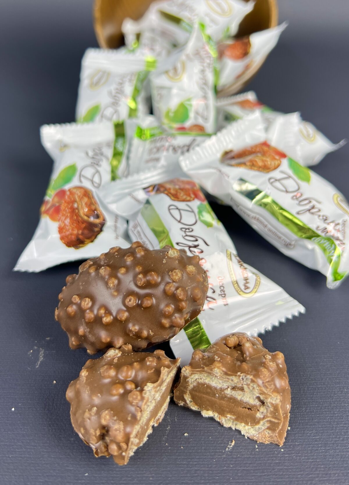 ⁦شوكولاتة بِكريمة الكاكاو وَالبُندق⁩ - الصورة ⁦4⁩