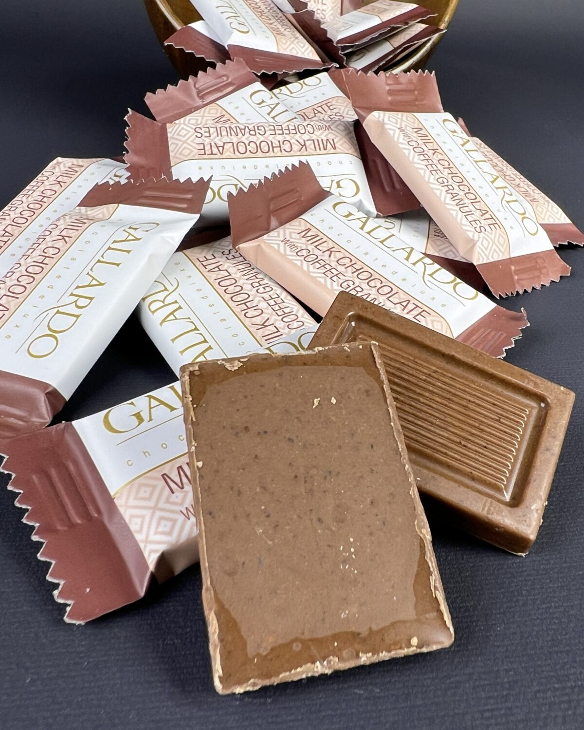 ⁦شوكولاتة حَليب بِحُبَيباتِ القَهوة⁩ - الصورة ⁦4⁩