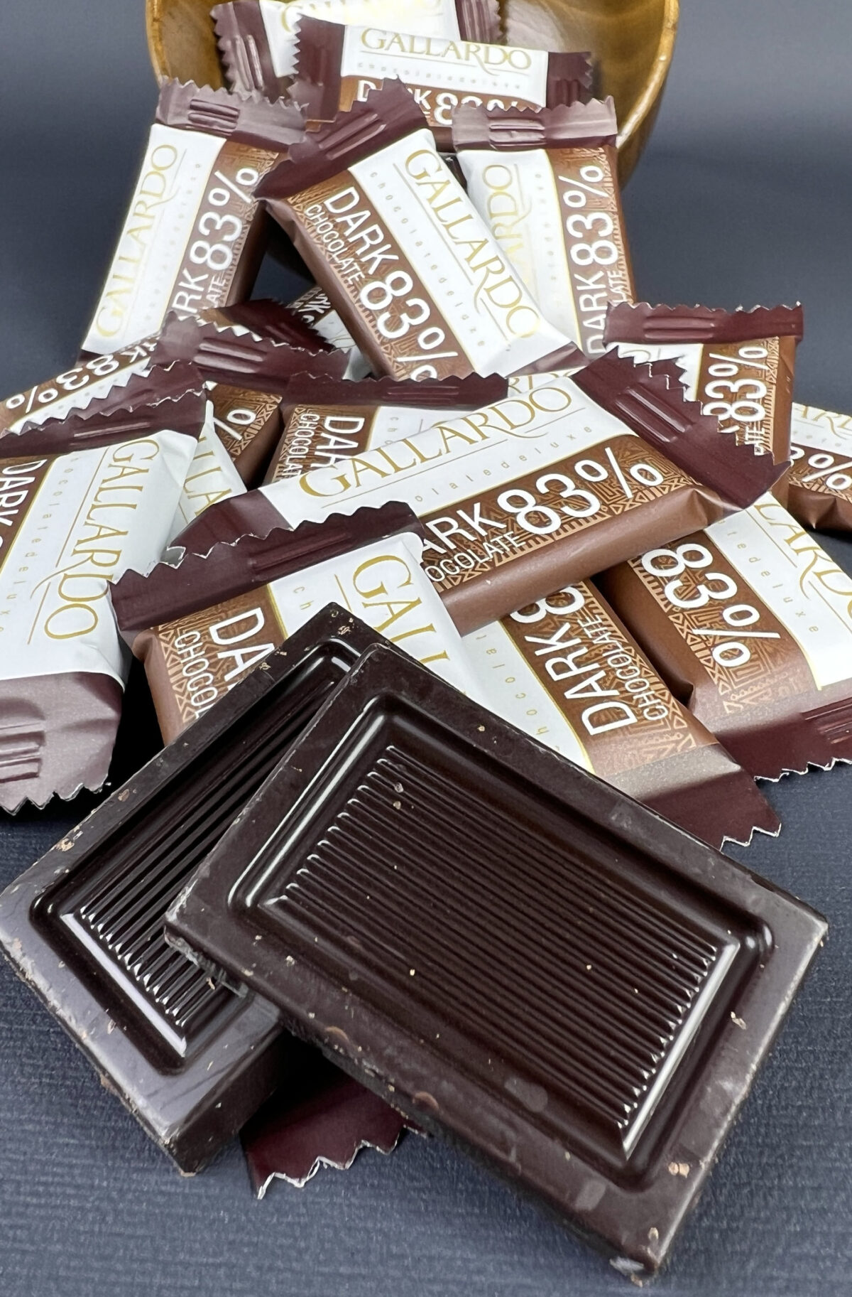 ⁦شوكولاتة داكِنة ‎٨٣٪⁩ - الصورة ⁦2⁩