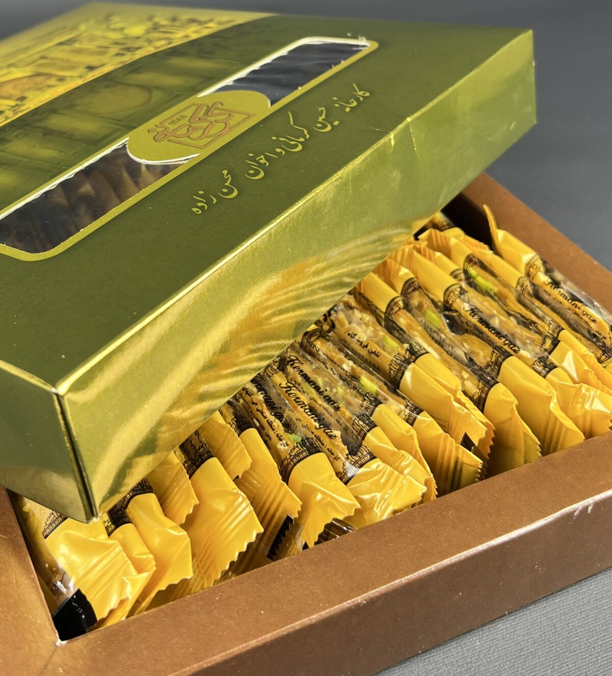 ⁦سُوهَان عَسَلِيّ بِالْفُسْتُقِ وَاللَّوْز⁩ - الصورة ⁦2⁩