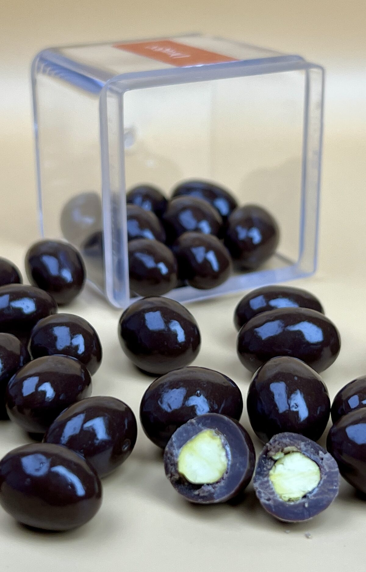 ⁦دراجه فستق بالشوكولاتة بالحليب⁩ - الصورة ⁦2⁩